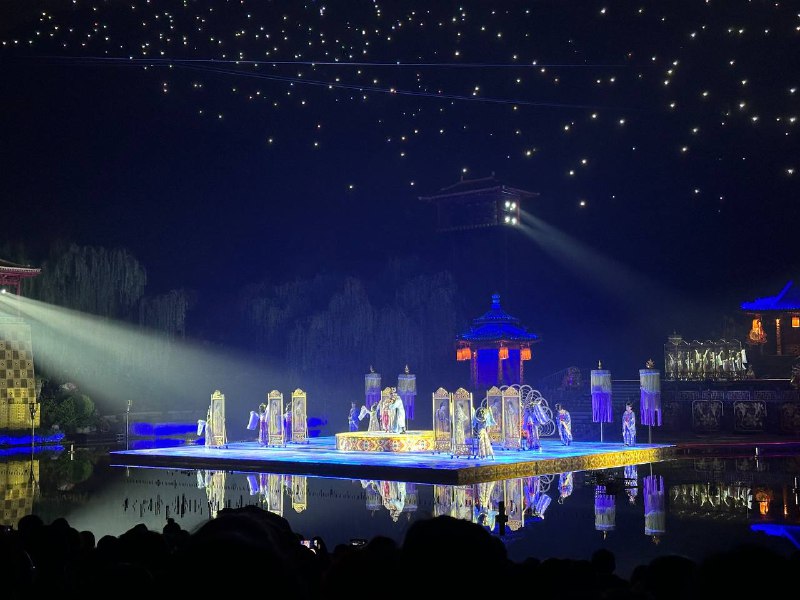 D4 兵马俑 长恨歌今天一早就过来这边了，今天晚上也是直接住在华清宫附近的酒店