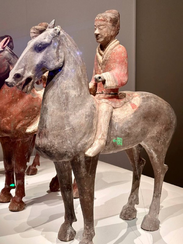 D1 陕西历史博物馆秦汉馆当我说一个博物馆无聊的时候，那它是真的无聊吗？错误的，当你带一个现充去漫展