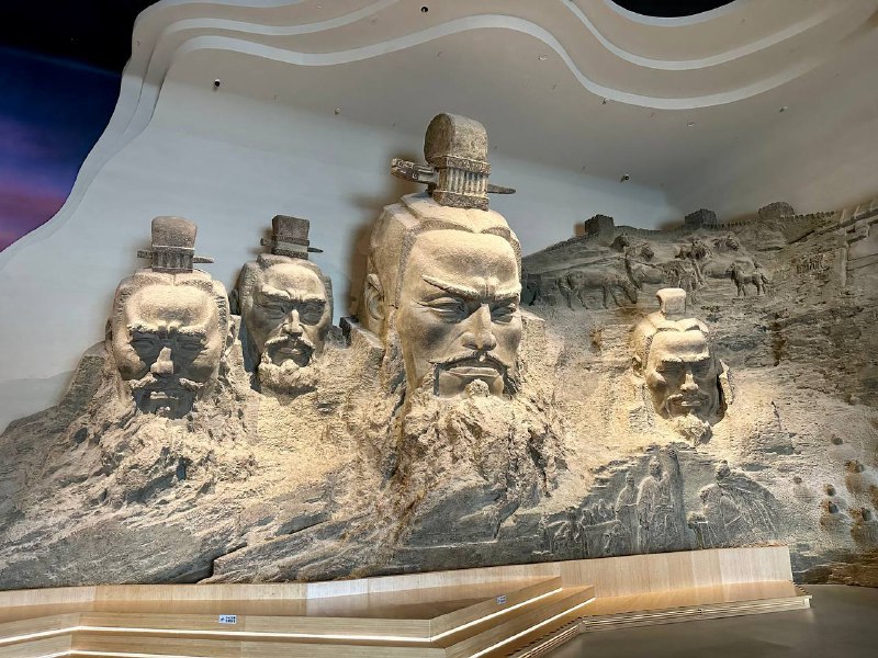 D1 陕西历史博物馆秦汉馆当我说一个博物馆无聊的时候，那它是真的无聊吗？错误的，当你带一个现充去漫展