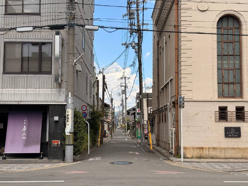 D3 锦市场 - 新京极 - 八坂神社这天让 Gemini 特地优化了一下行程后，节奏好了不少（而且总算是可以 11 点再出发了）