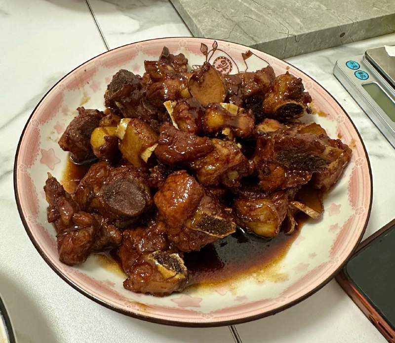 肯定不是因为看了迷宫饭然后去做了这道糖醋排骨😆是我做过的最好吃的菜了，不愧是殿堂菜谱